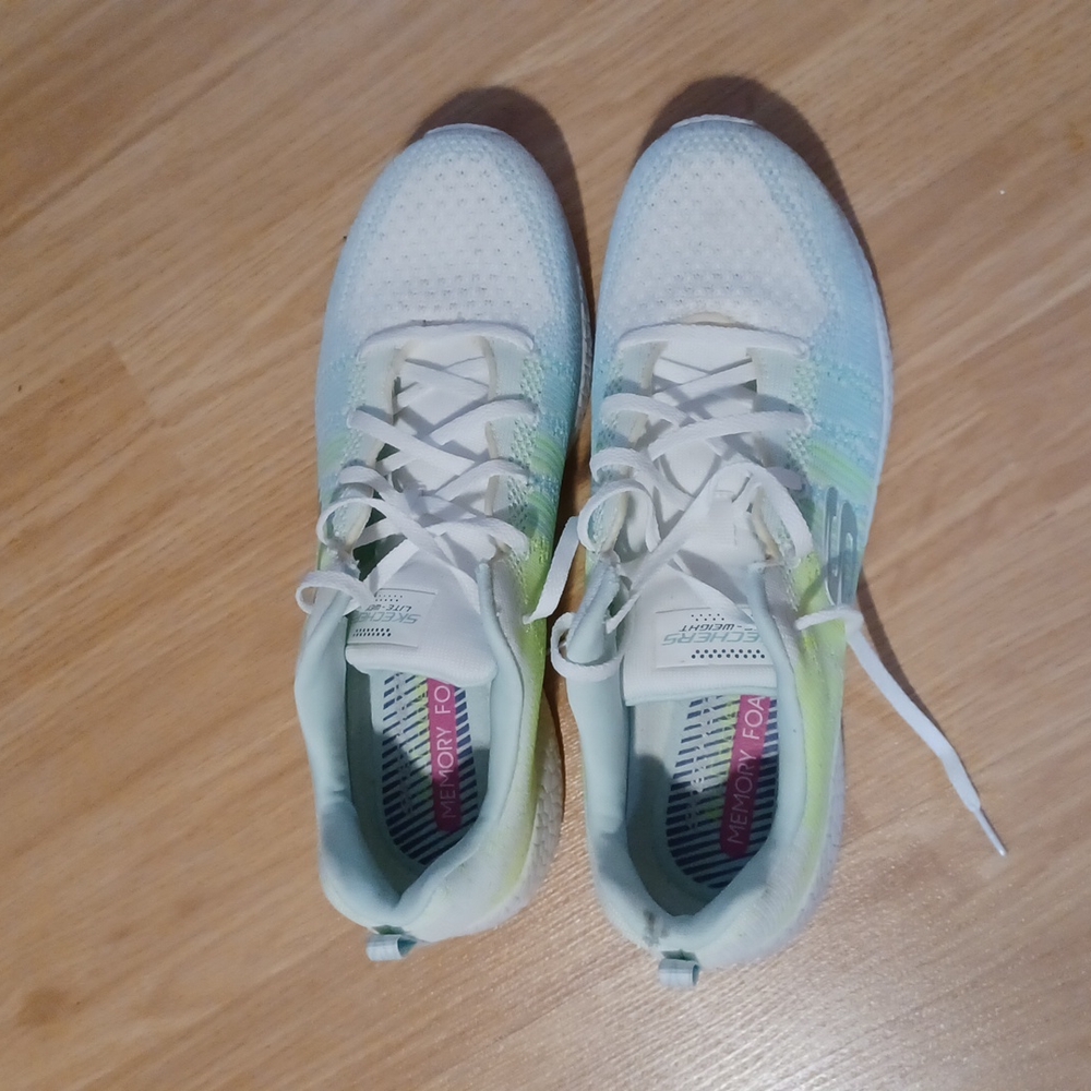 Women's Sketcher runners